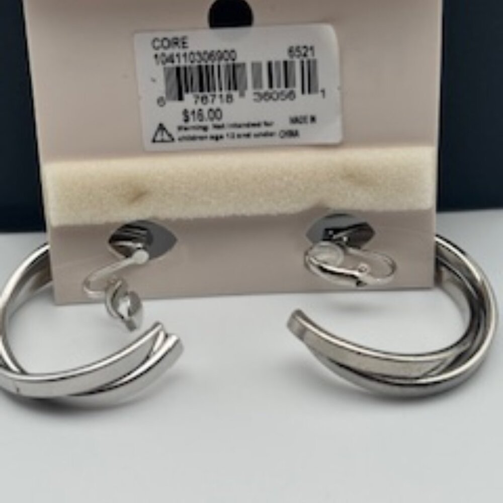 Stylish Silver-Toned Clip-On Earrings – Elegant Design for Any Occasion - Picture 3 of 4